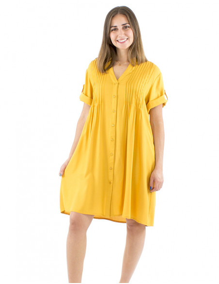 Large fluid dress gathers and buttons