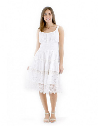 Robe blanche coton brodée et romantique
