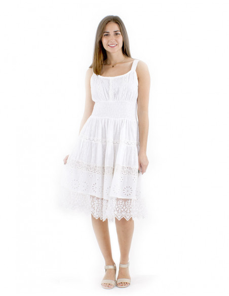 Robe blanche coton brodée et romantique