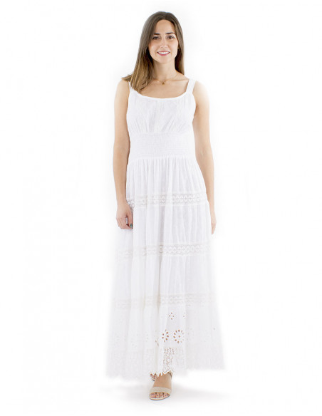 Robe longue blanche broderies romantiques