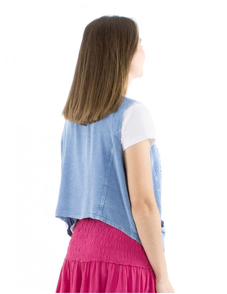 Sleeveless vest with pockets and buttons